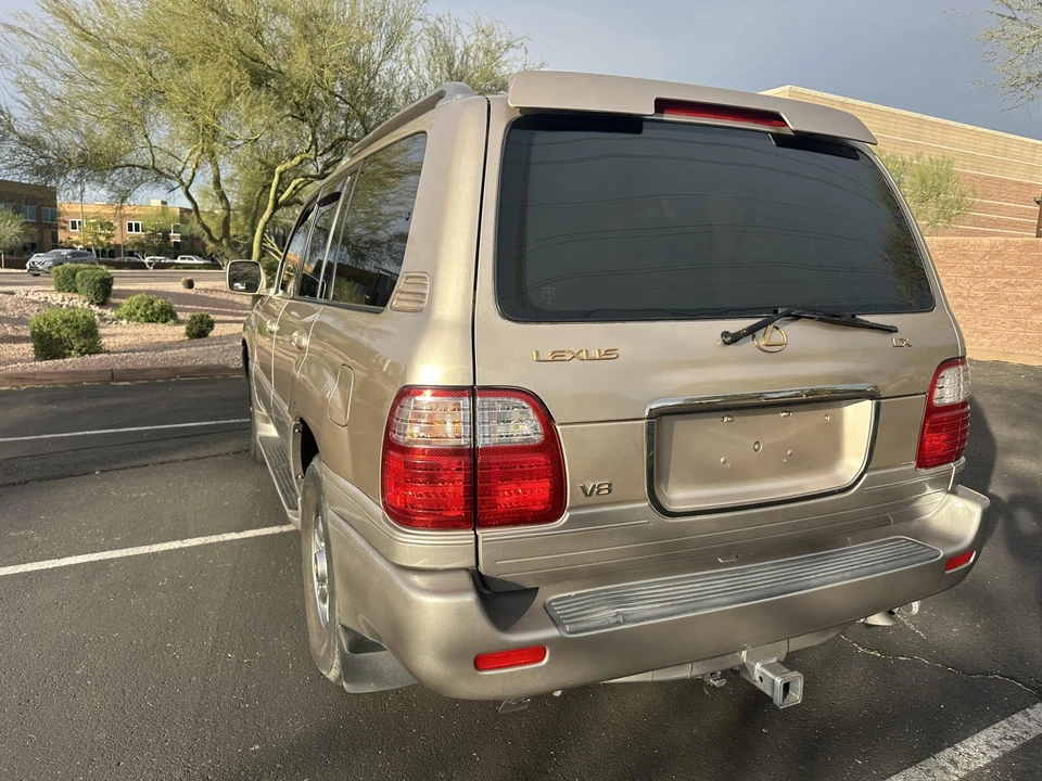 2002 Lexus LX 2nd Gen - Image 10 of 31