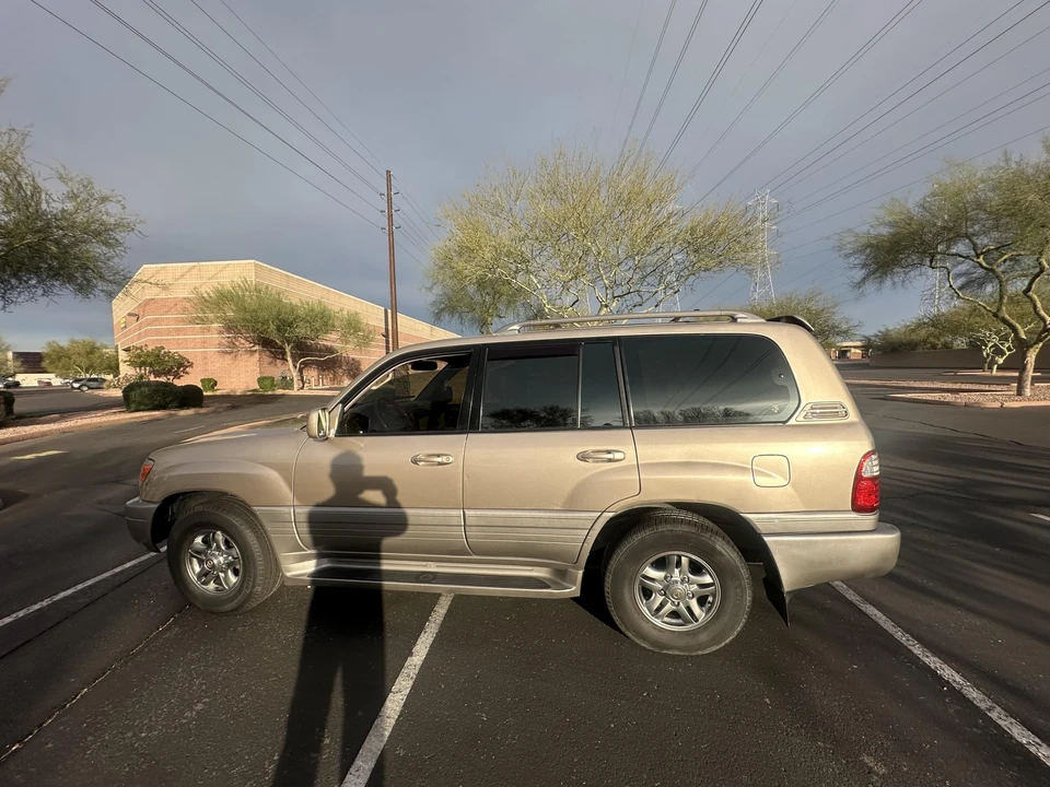 2002 Lexus LX 2nd Gen - Image 5 of 31