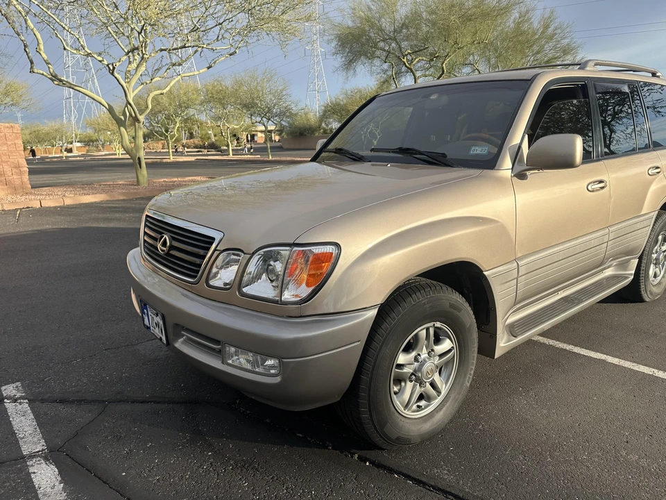 2002 Lexus LX 2nd Gen - Image 29 of 31