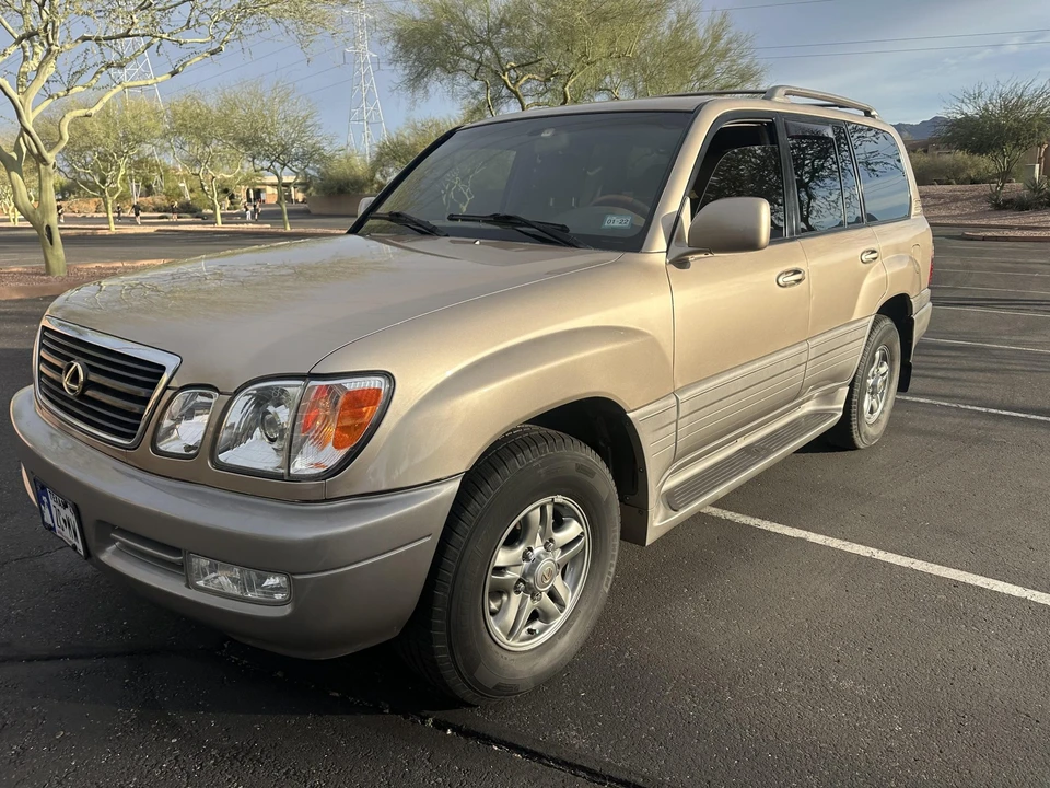 2002 Lexus LX 2nd Gen - Image 4 of 31