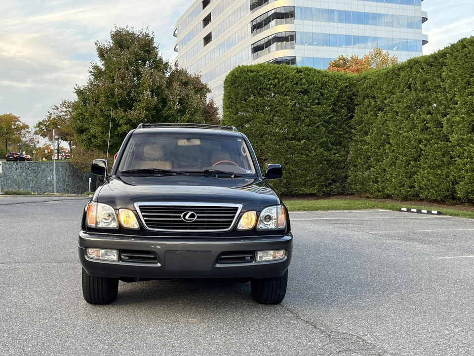 2002 Lexus LX 2nd Gen - Image 21 of 31