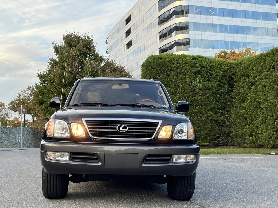 2002 Lexus LX 2nd Gen - Image 22 of 31