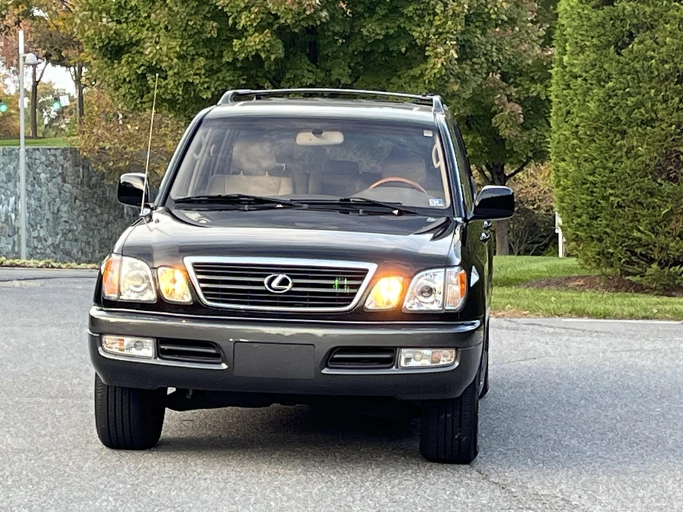 2002 Lexus LX 2nd Gen - Image 19 of 31
