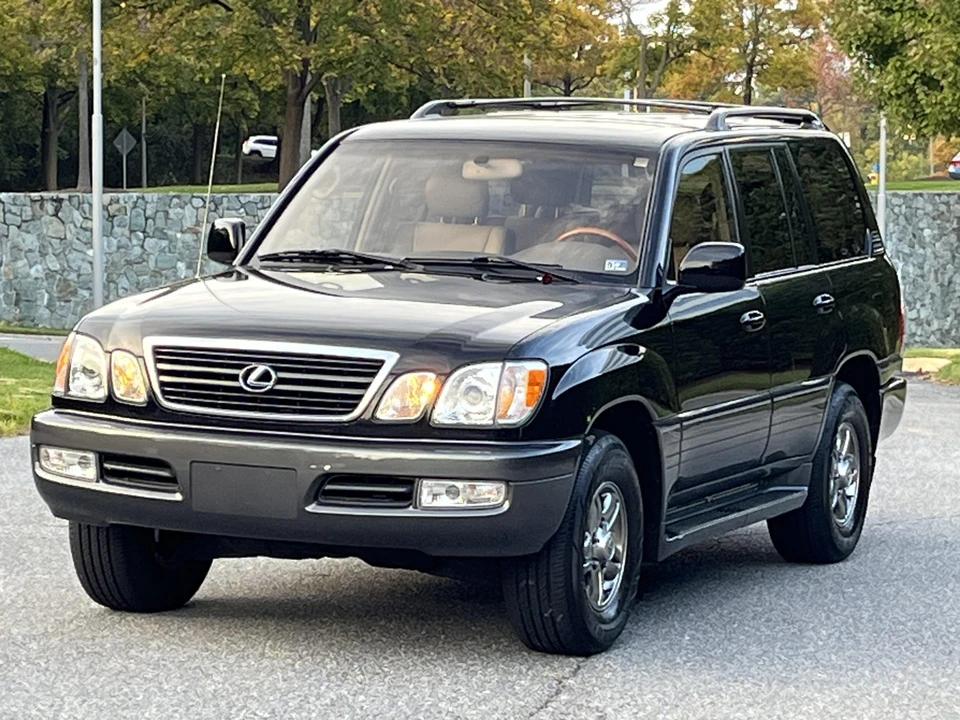 2002 Lexus LX 2nd Gen - Image 16 of 31