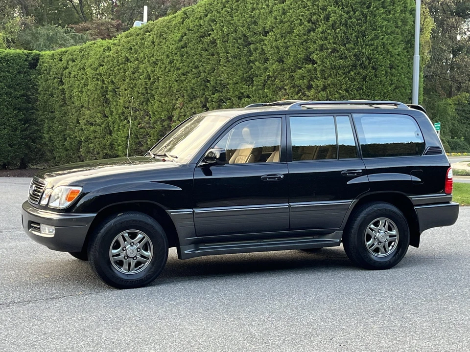 2002 Lexus LX 2nd Gen - Image 12 of 31
