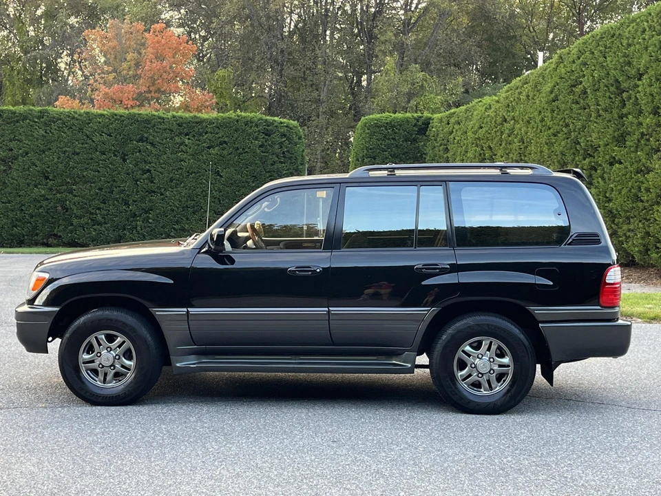 2002 Lexus LX 2nd Gen - Image 11 of 31