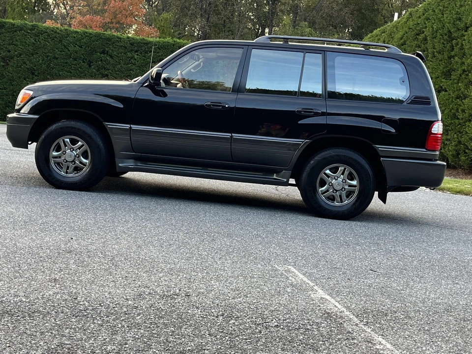 2002 Lexus LX 2nd Gen - Image 29 of 31