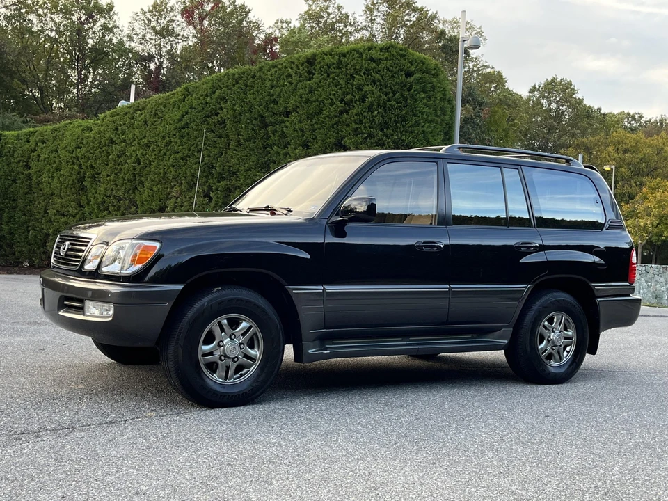 2002 Lexus LX 2nd Gen - Image 13 of 31