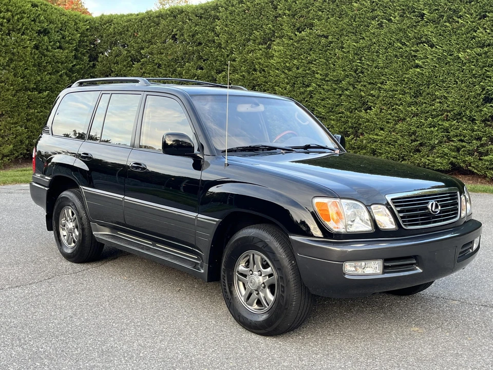 2002 Lexus LX 2nd Gen - Image 23 of 31