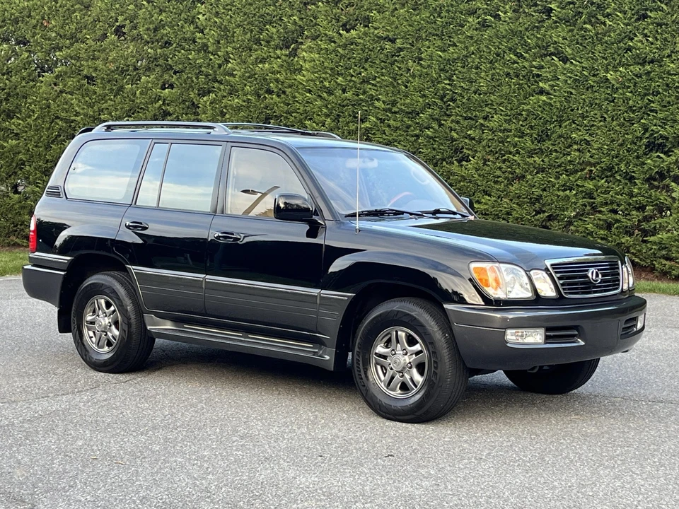 2002 Lexus LX 2nd Gen - Image 24 of 31