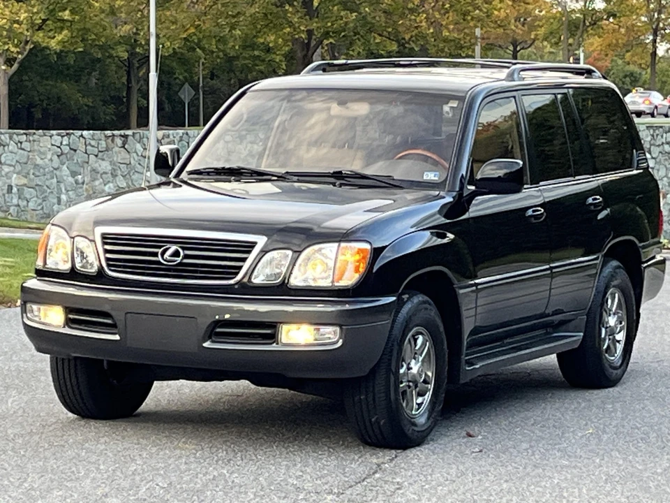 2002 Lexus LX 2nd Gen - Image 18 of 31