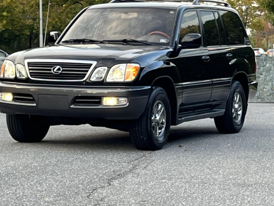 2002 Lexus LX 2nd Gen - Image 17 of 31