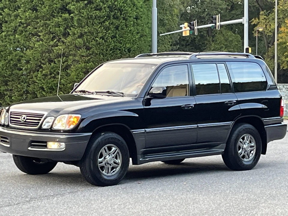 2002 Lexus LX 2nd Gen - Image 15 of 31