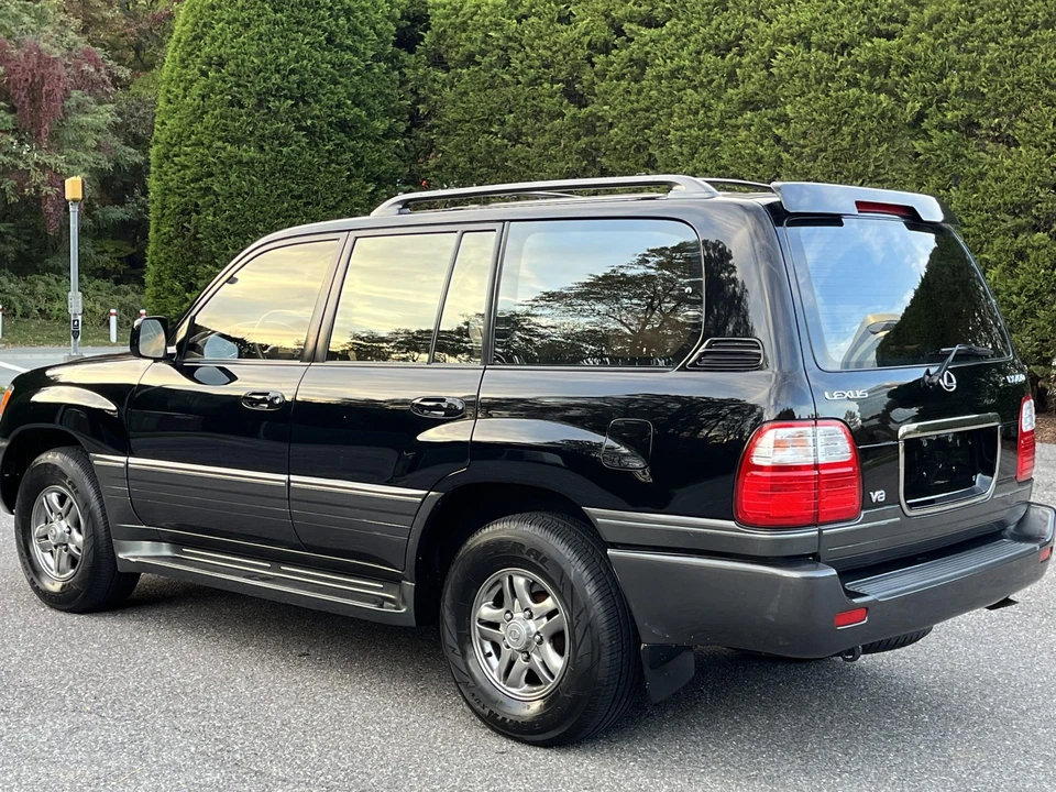 2002 Lexus LX 2nd Gen - Image 10 of 31