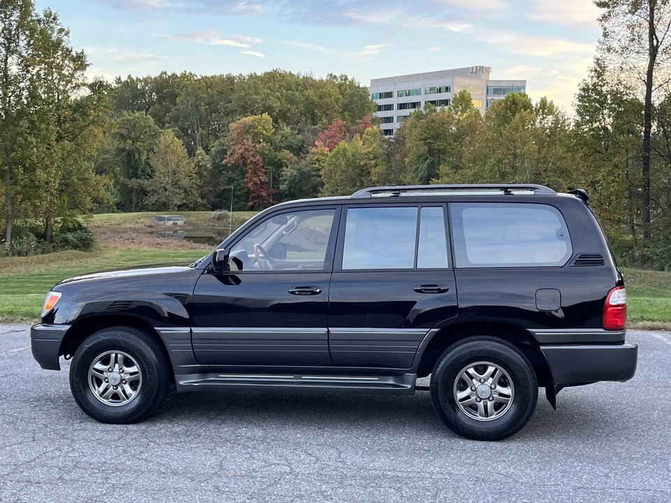 2002 Lexus LX 2nd Gen - Image 28 of 31