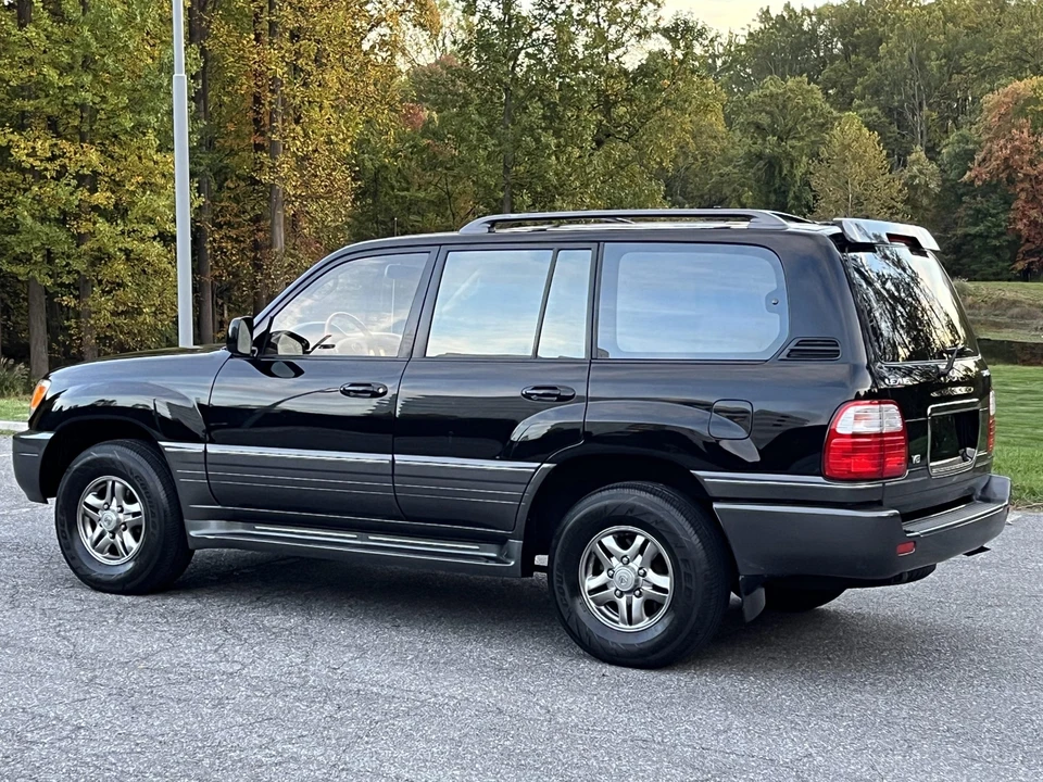 2002 Lexus LX 2nd Gen - Image 27 of 31