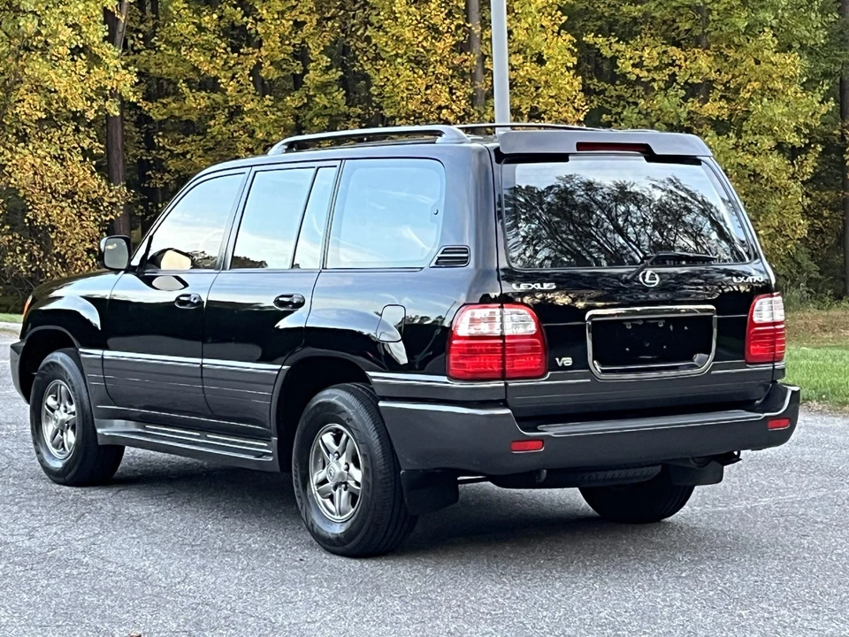 2002 Lexus LX 2nd Gen - Image 26 of 31