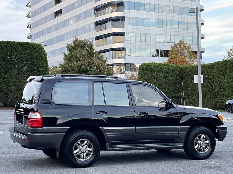 2002 Lexus LX 2nd Gen - Image 6 of 31
