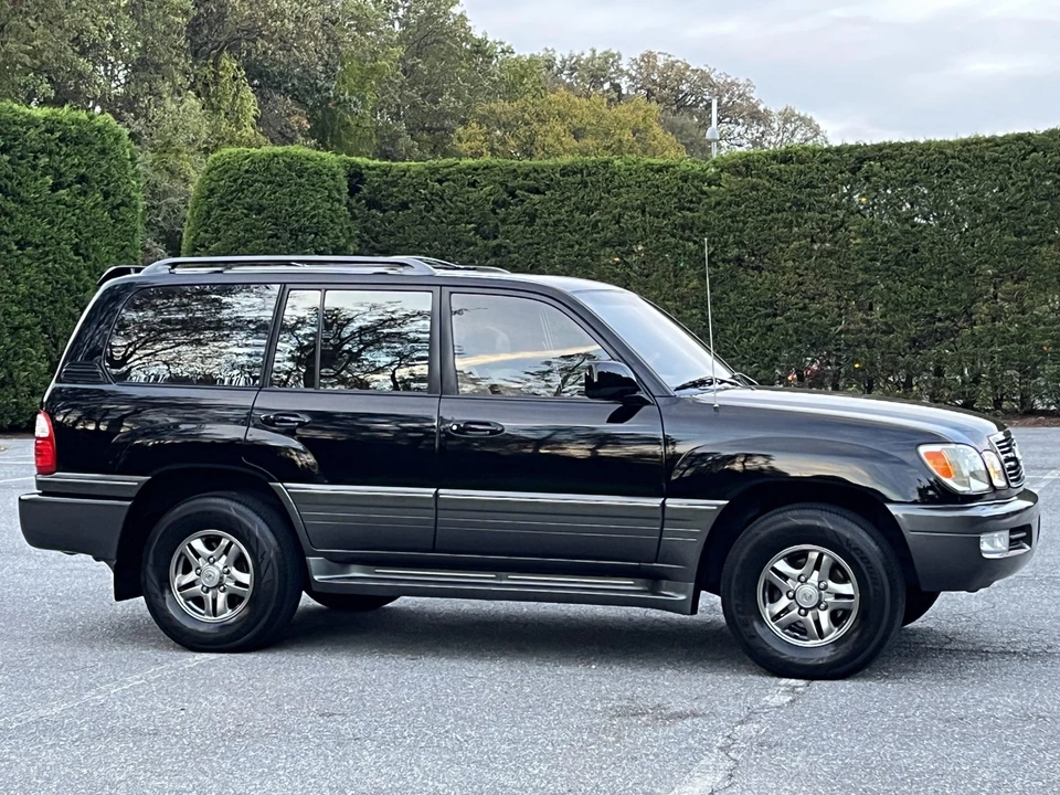 2002 Lexus LX 2nd Gen - Image 4 of 31
