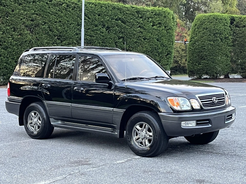 2002 Lexus LX 2nd Gen - Image 3 of 31