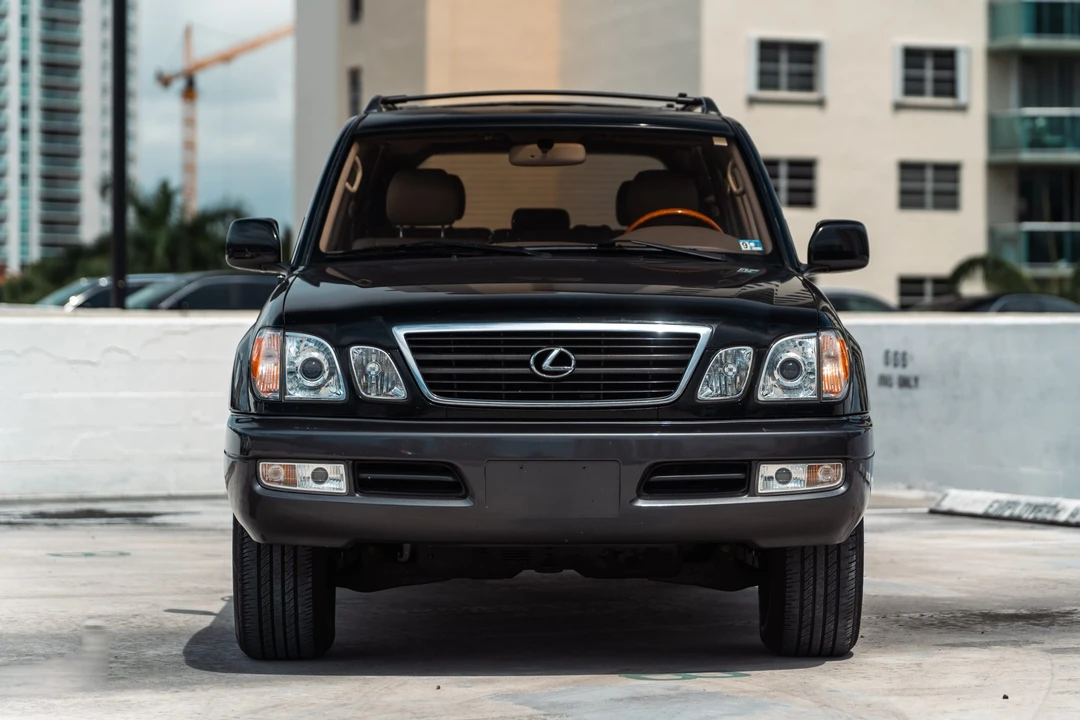2002 Lexus LX 2nd Gen - Image 10 of 31