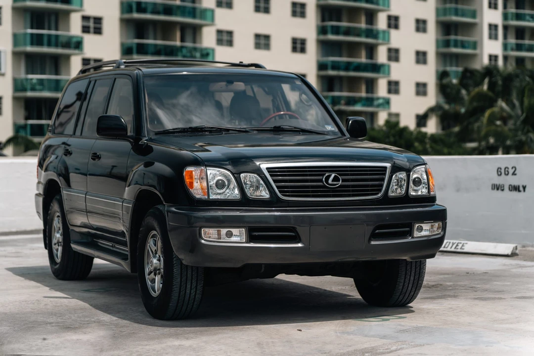 2002 Lexus LX 2nd Gen - Image 12 of 31