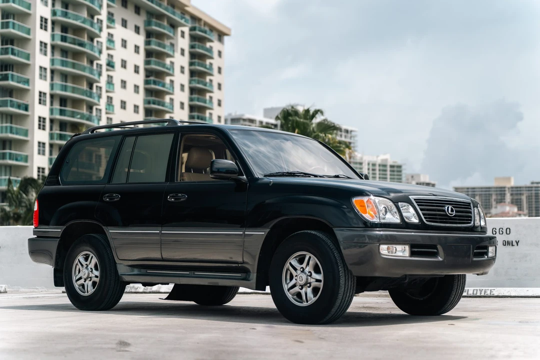 2002 Lexus LX 2nd Gen - Image 18 of 31
