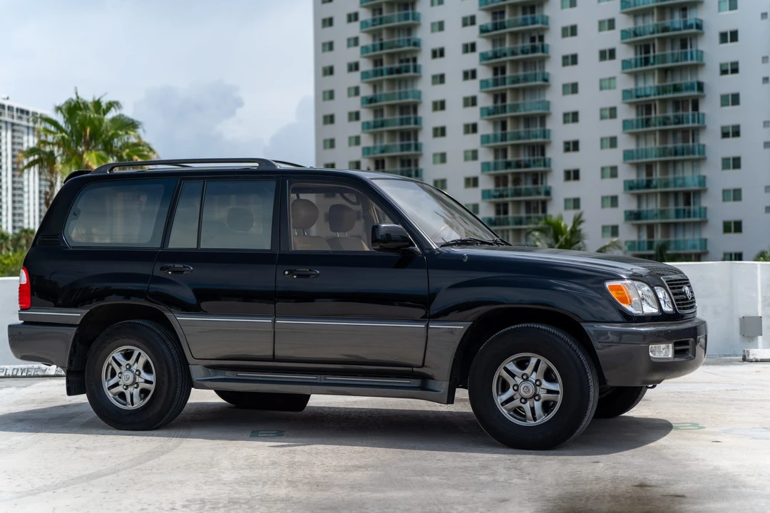 2002 Lexus LX 2nd Gen - Image 20 of 31