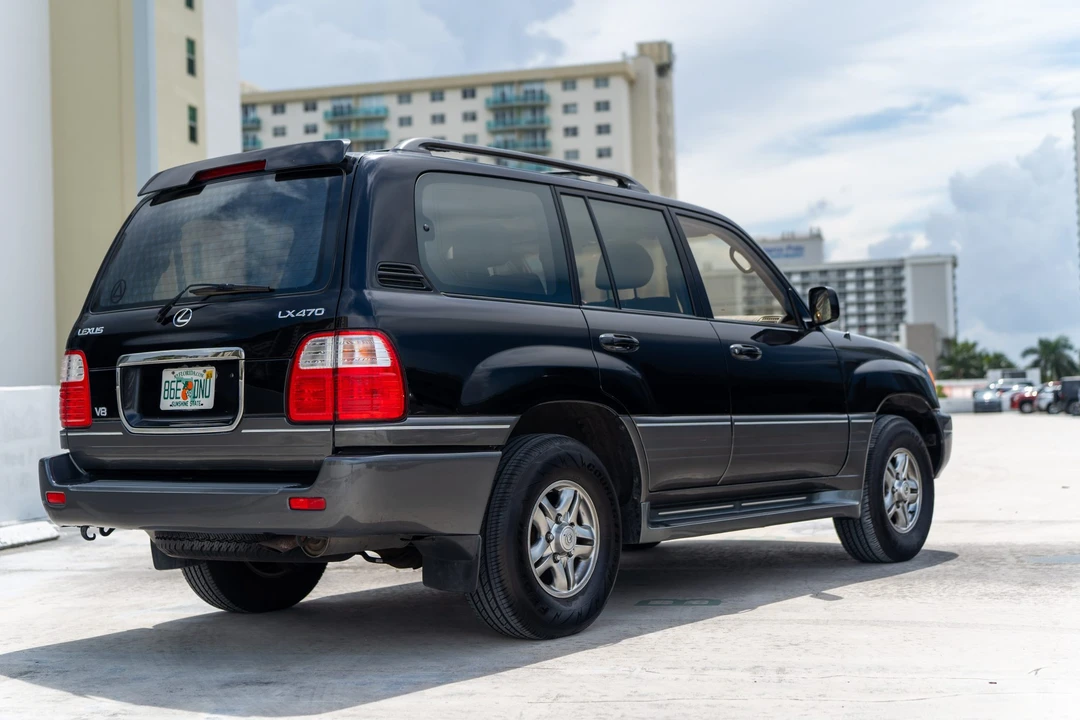 2002 Lexus LX 2nd Gen - Image 23 of 31