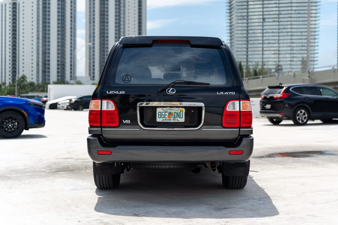 2002 Lexus LX 2nd Gen - Image 27 of 31