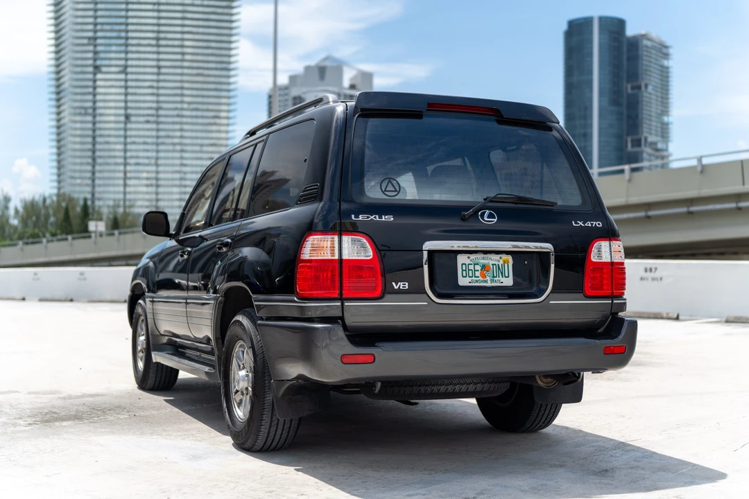 2002 Lexus LX 2nd Gen - Image 28 of 31