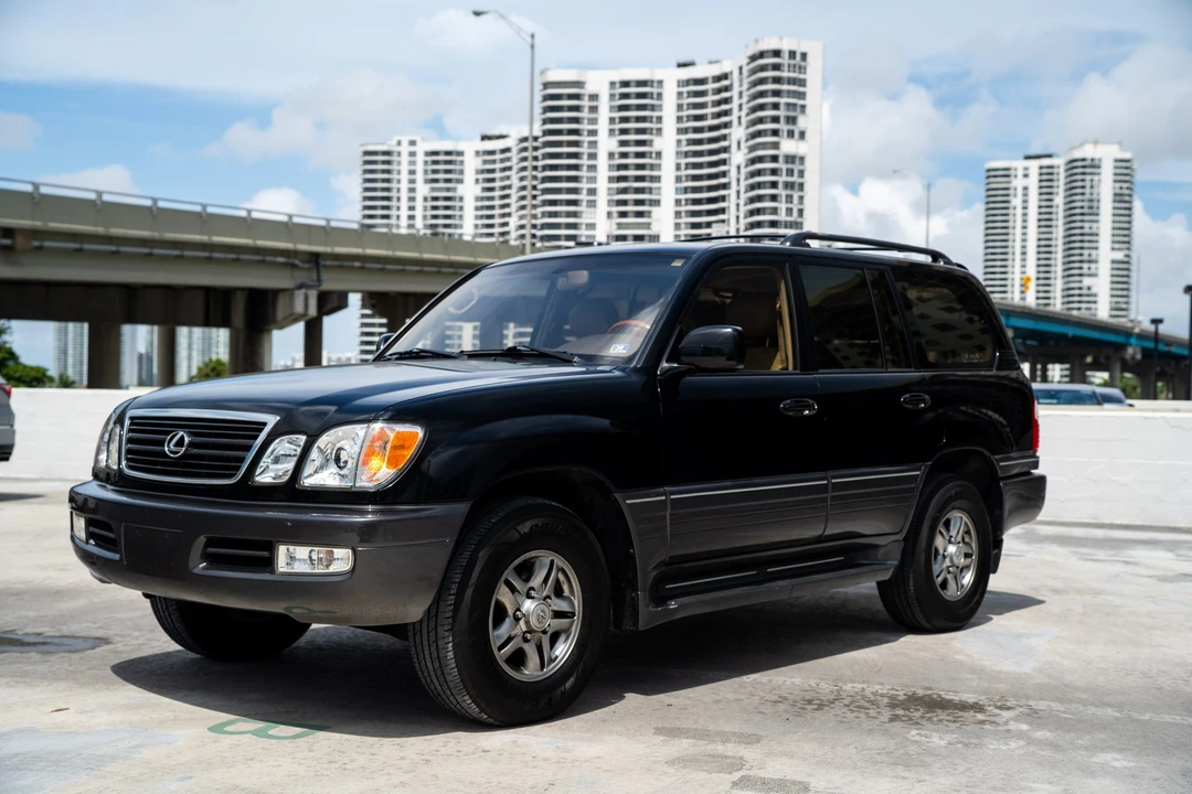 2002 Lexus LX 2nd Gen - Image 3 of 31
