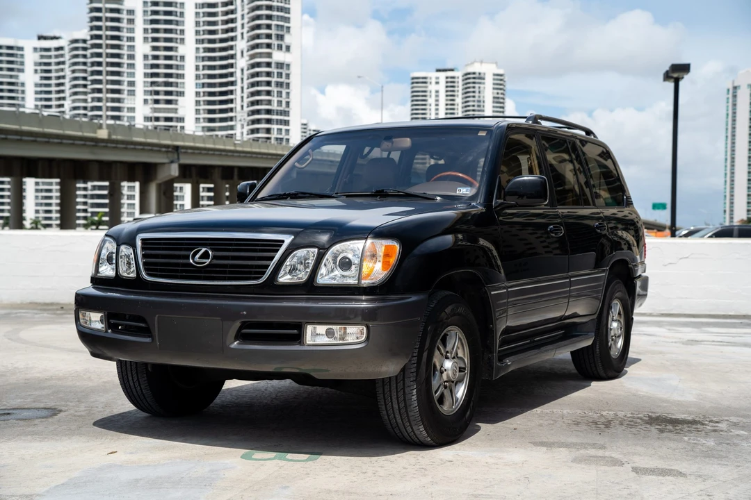 2002 Lexus LX 2nd Gen - Image 4 of 31