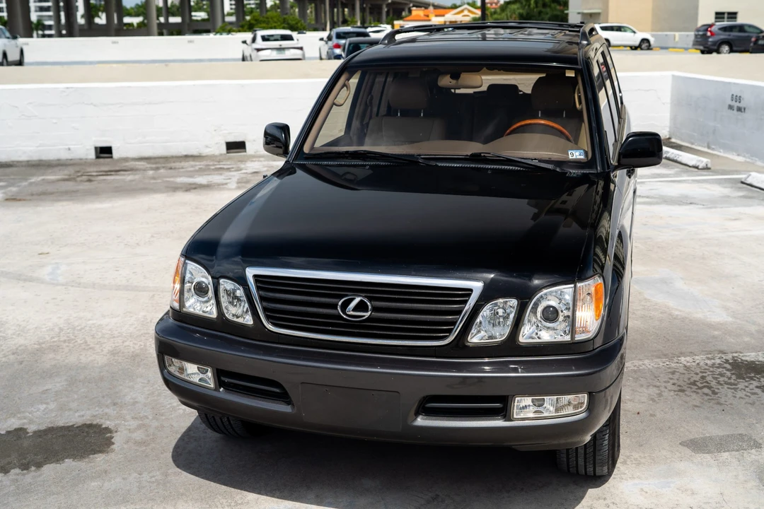 2002 Lexus LX 2nd Gen - Image 8 of 31