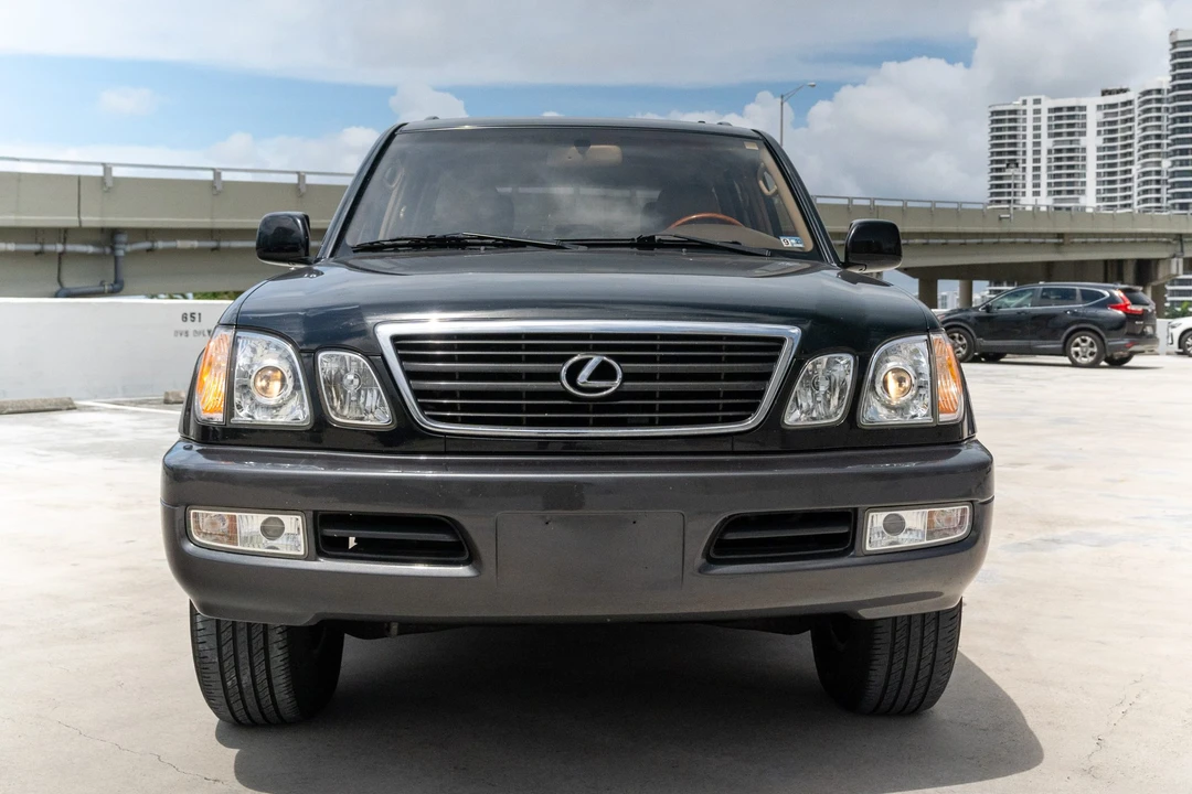 2002 Lexus LX 2nd Gen - Image 9 of 31