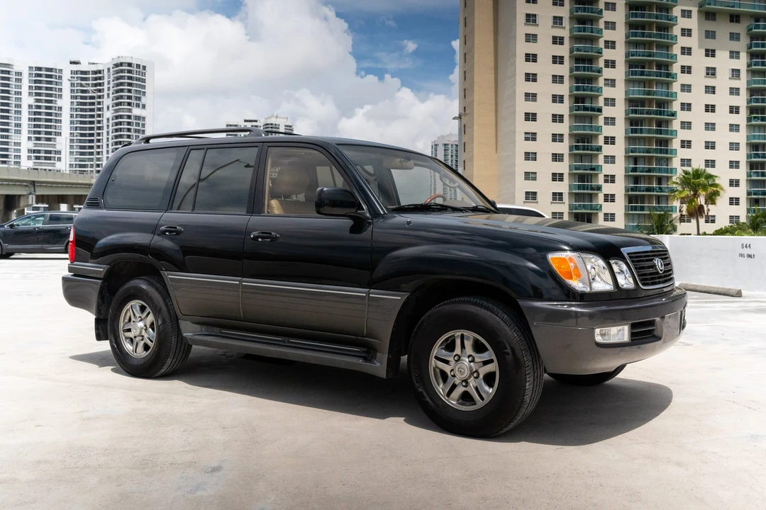 2002 Lexus LX 2nd Gen - Image 19 of 31