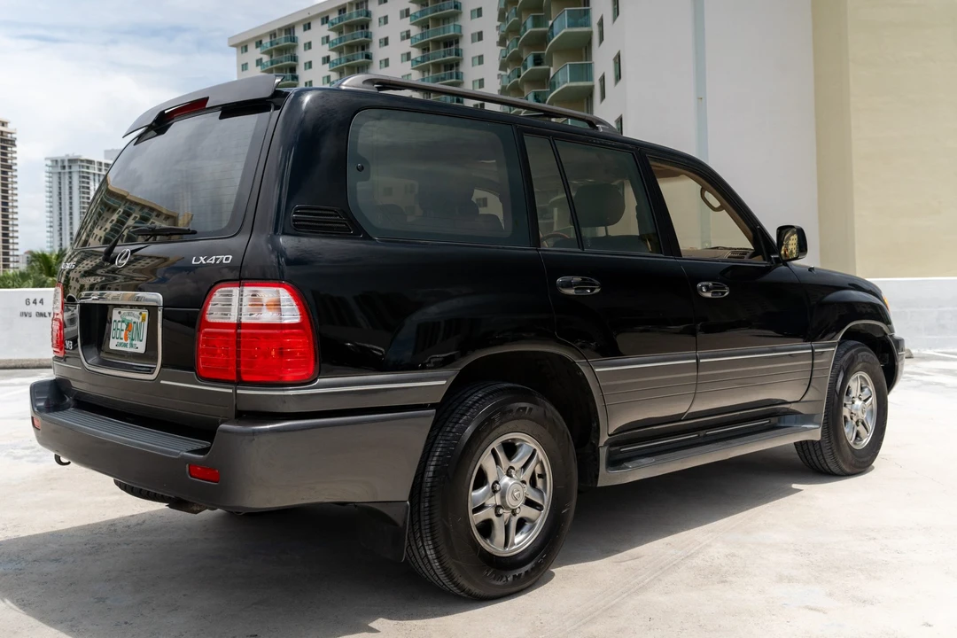 2002 Lexus LX 2nd Gen - Image 22 of 31