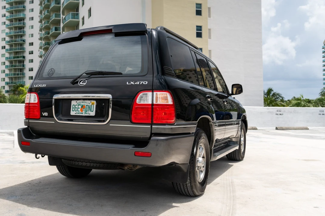 2002 Lexus LX 2nd Gen - Image 24 of 31