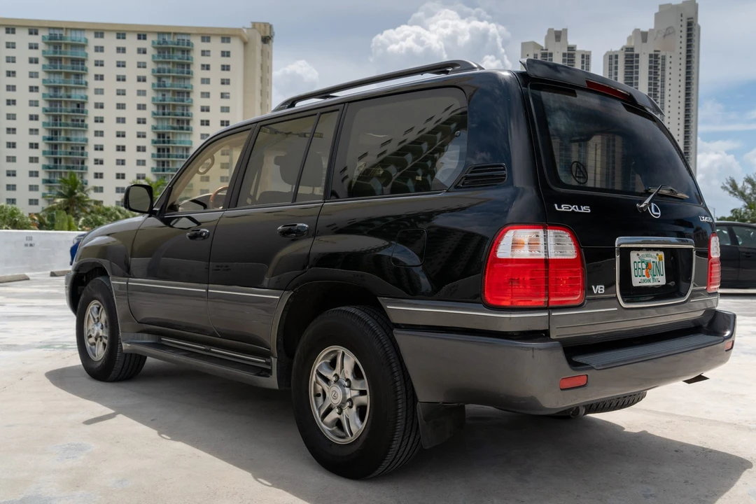 2002 Lexus LX 2nd Gen - Image 31 of 31