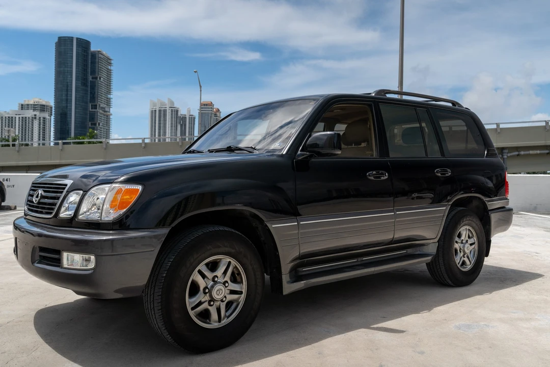 2002 Lexus LX 2nd Gen - Image 2 of 31