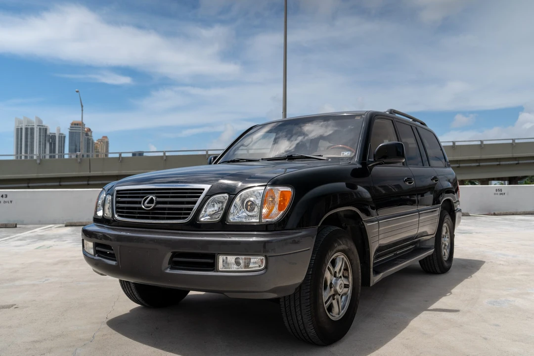 2002 Lexus LX 2nd Gen - Image 5 of 31