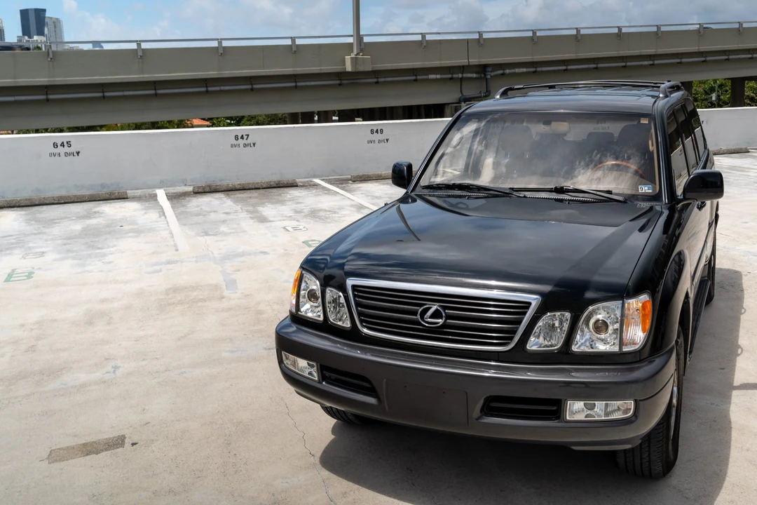 2002 Lexus LX 2nd Gen - Image 7 of 31