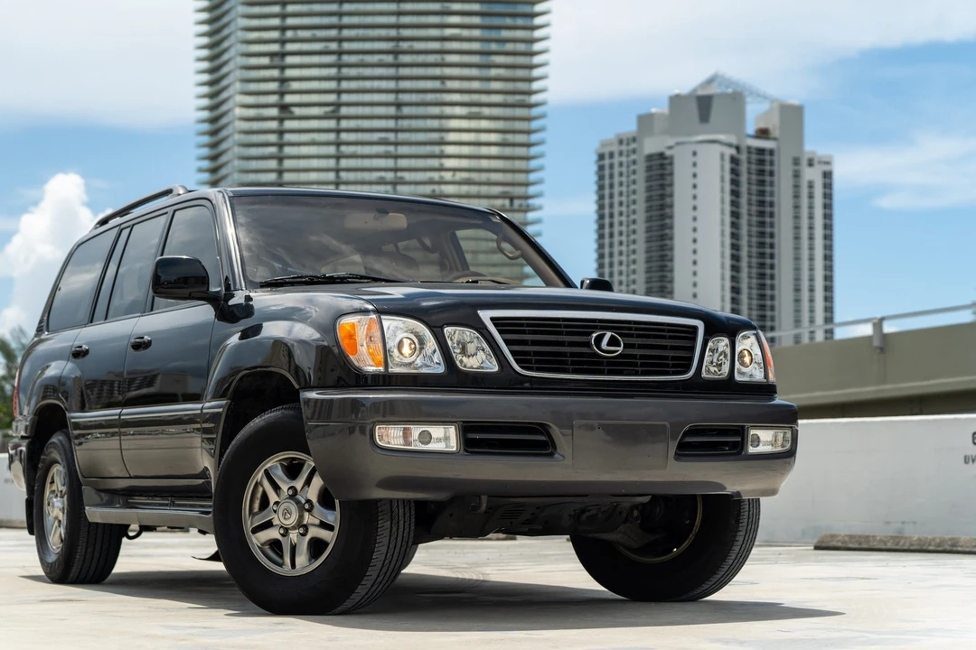 2002 Lexus LX 2nd Gen - Image 14 of 31