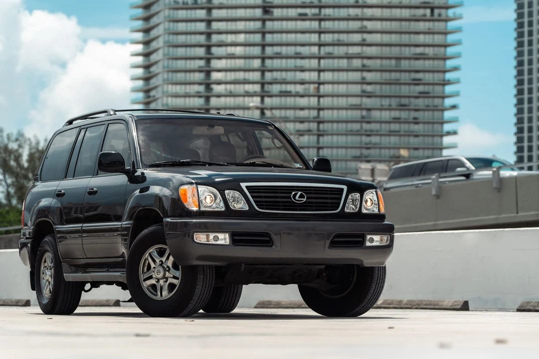 2002 Lexus LX 2nd Gen - Image 15 of 31