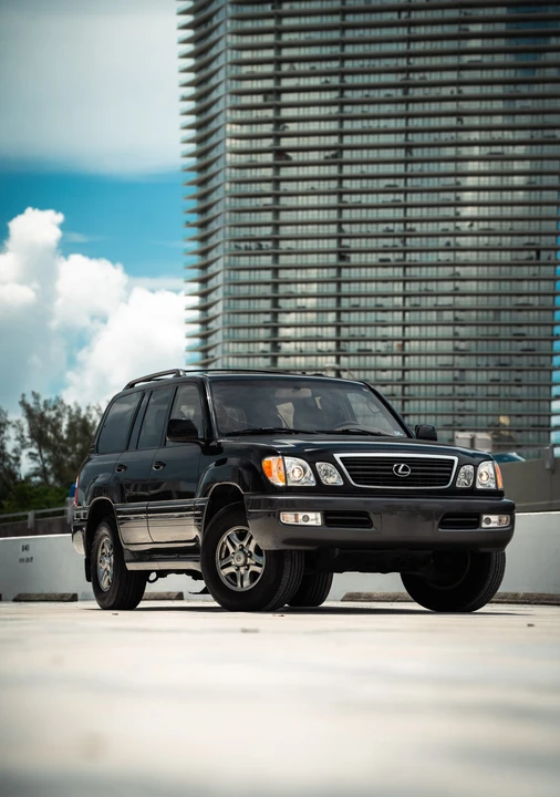 2002 Lexus LX 2nd Gen - Image 13 of 31