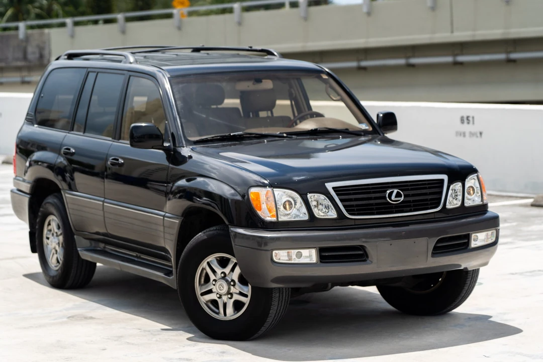 2002 Lexus LX 2nd Gen - Image 16 of 31