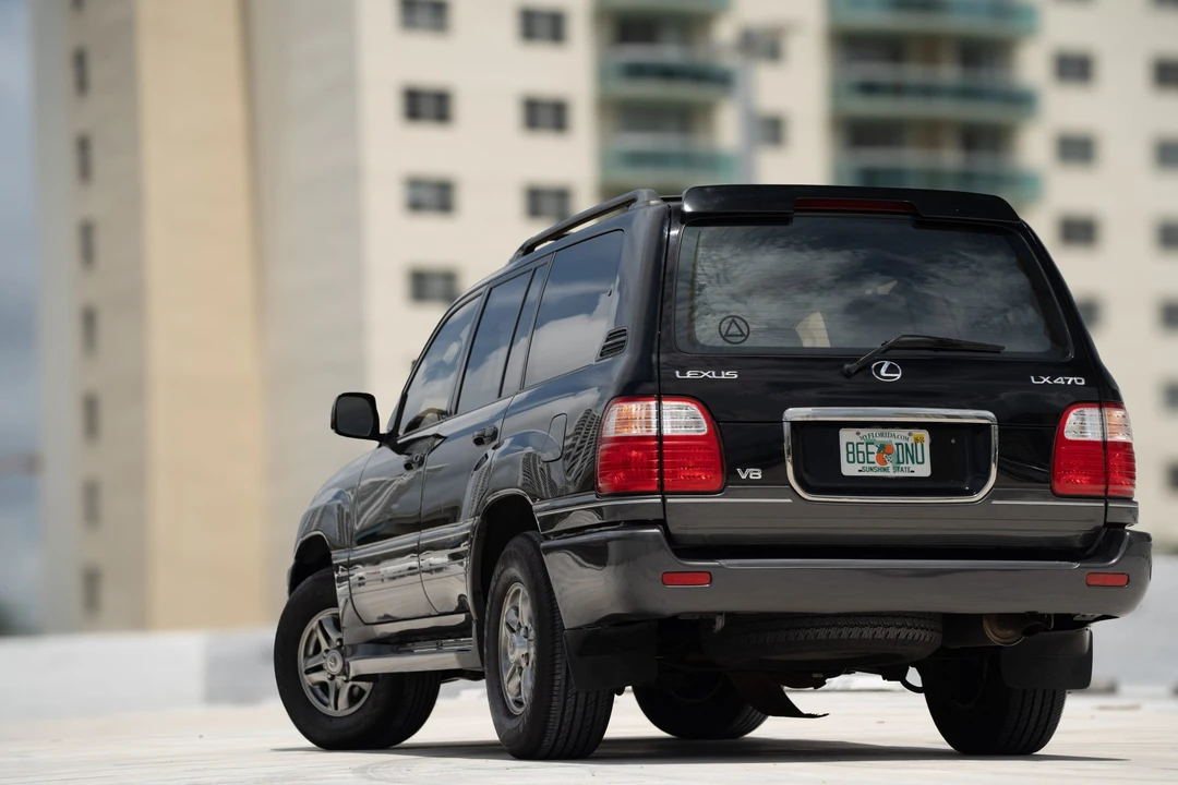 2002 Lexus LX 2nd Gen - Image 29 of 31