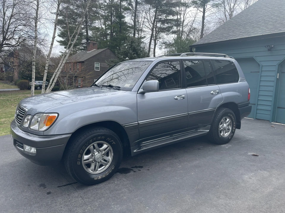 2002 Lexus LX 2nd Gen - Image 11 of 31