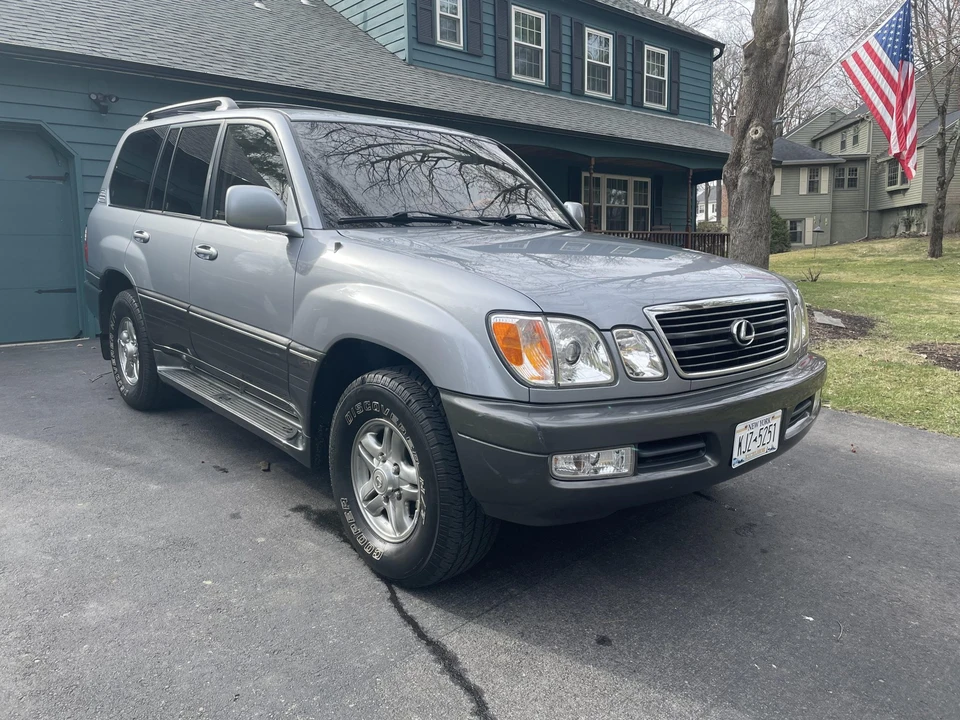 2002 Lexus LX 2nd Gen - Image 15 of 31