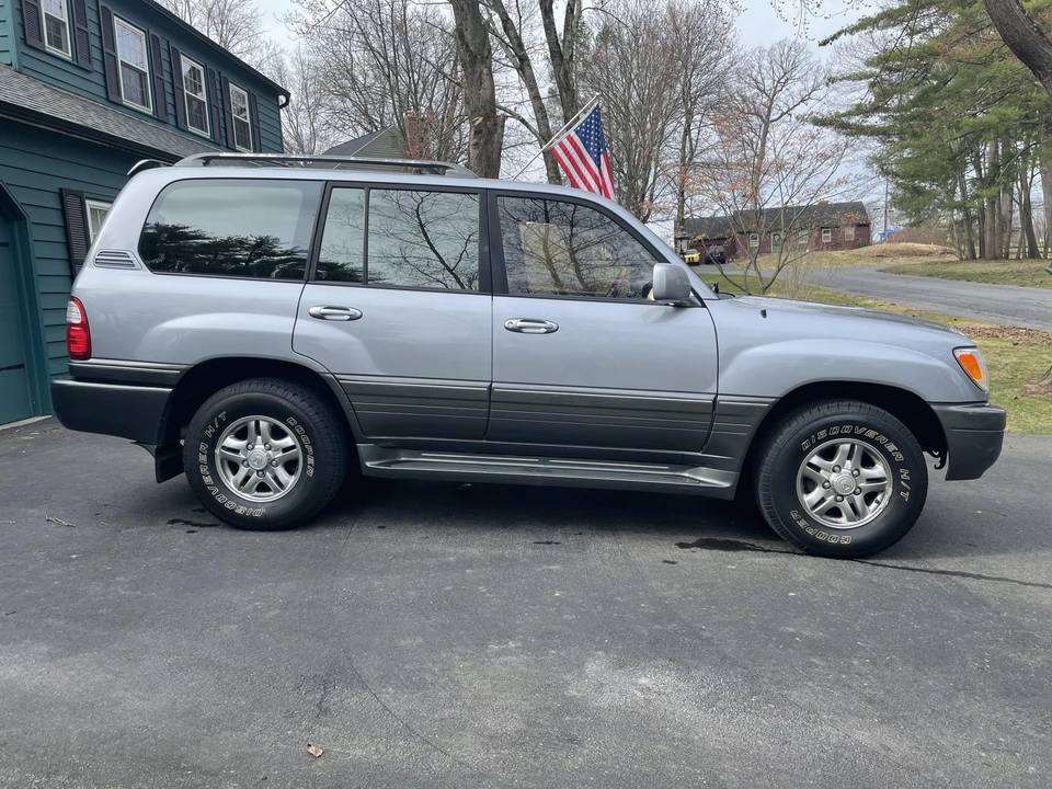2002 Lexus LX 2nd Gen - Image 16 of 31
